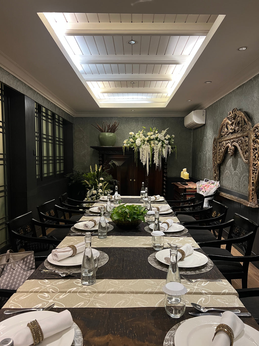 Intimate Gathering Room Decoration