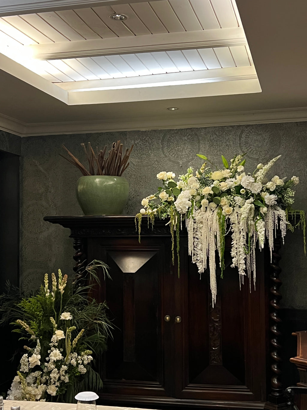 Intimate Gathering Room Decoration