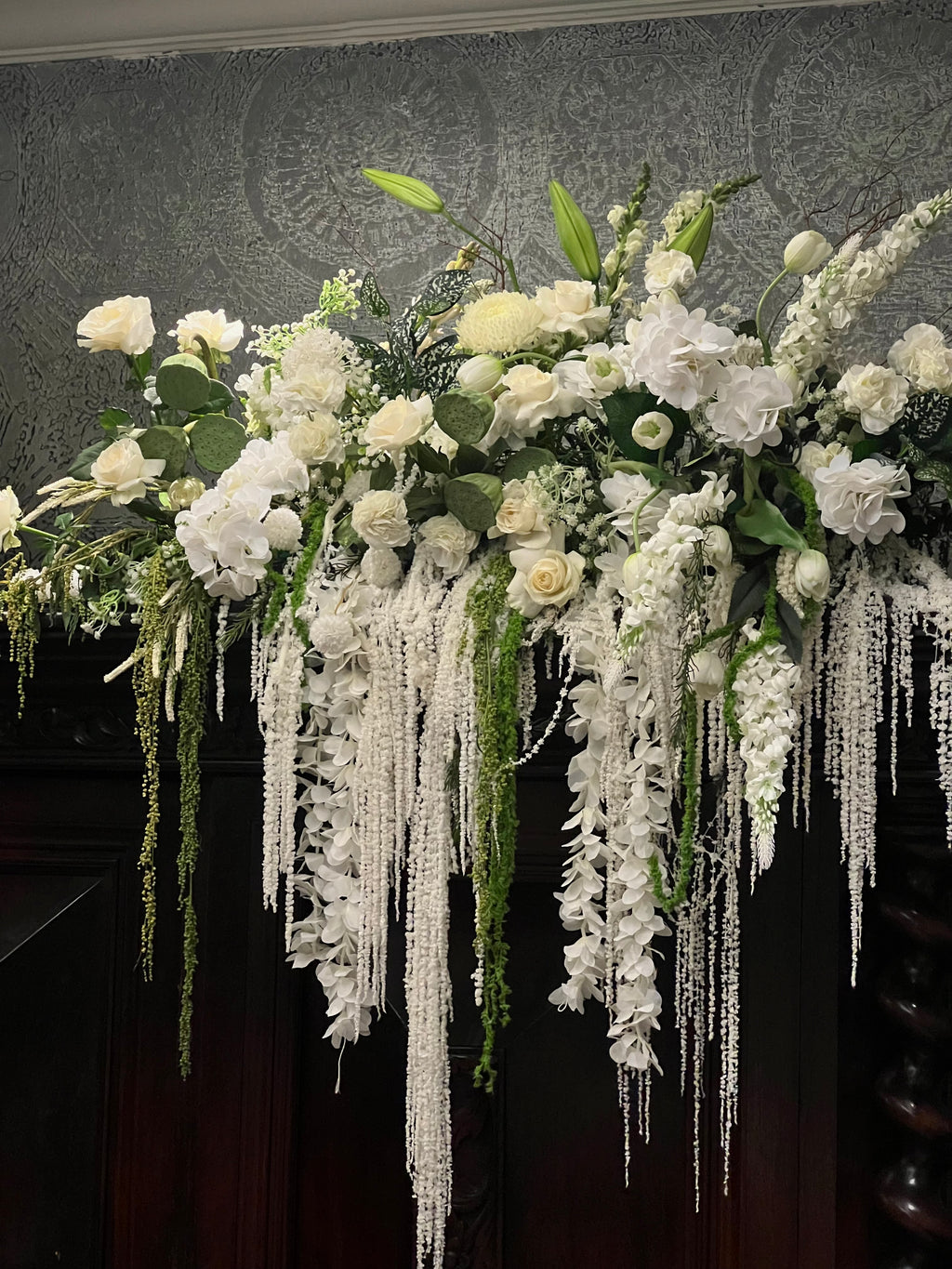 Intimate Gathering Room Decoration