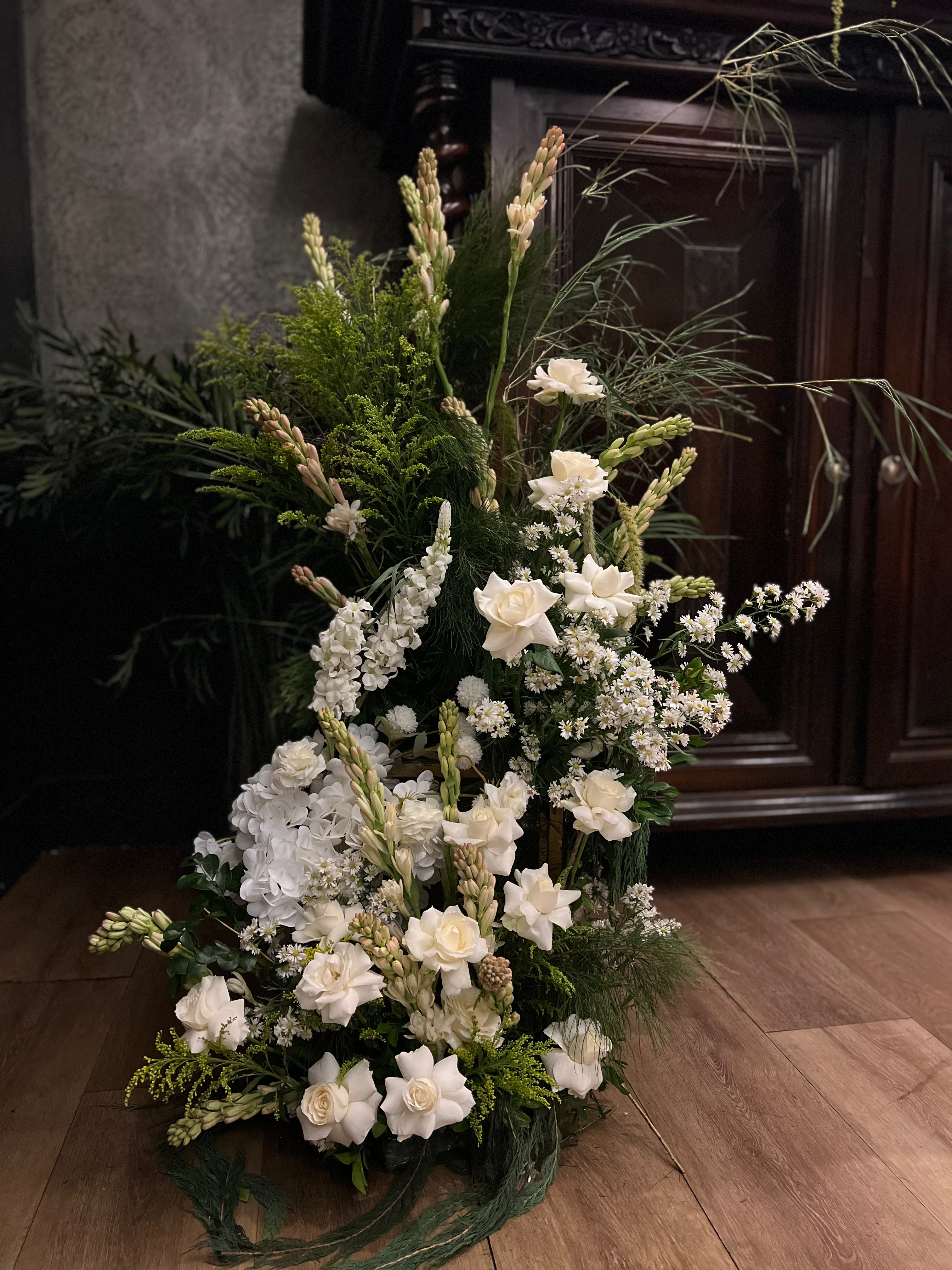 Intimate Gathering Room Decoration