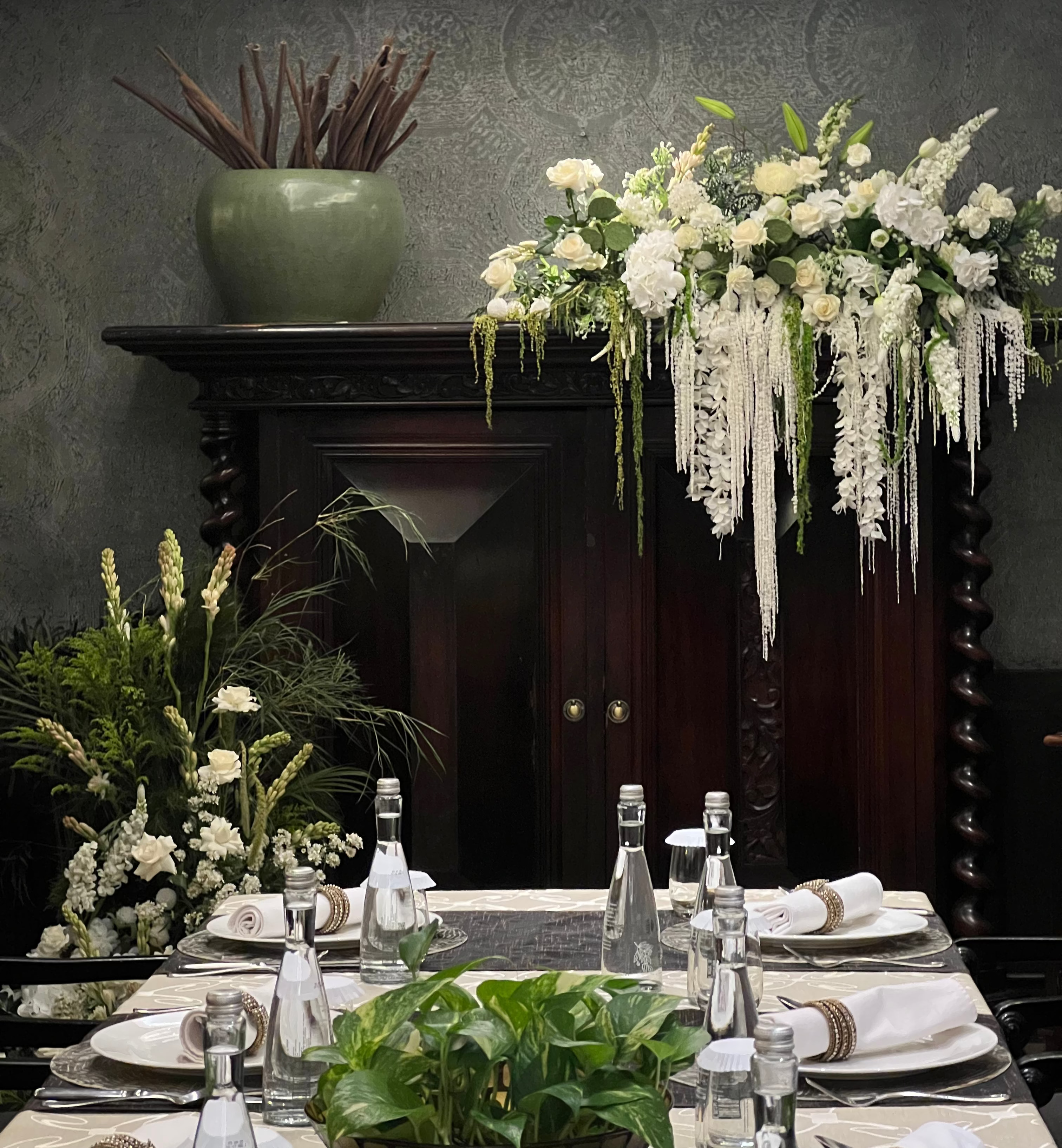 Intimate Gathering Room Decoration